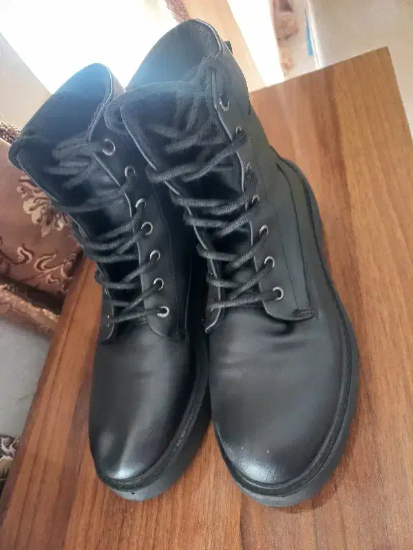 نیم بوت|کیف، کفش، کمربند|تربتحیدریه, حسنی بالا|دیوار