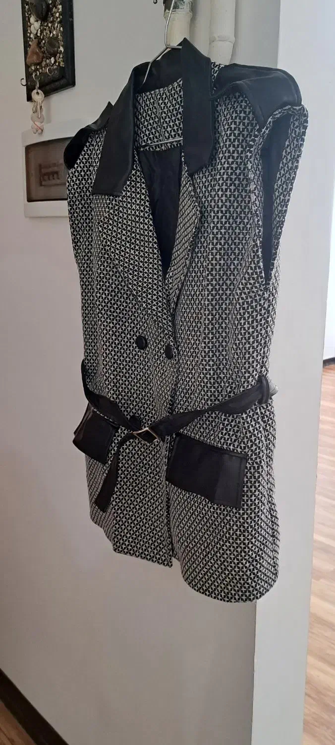 وست یا پالتو زمستونه|لباس|بروجن, |دیوار