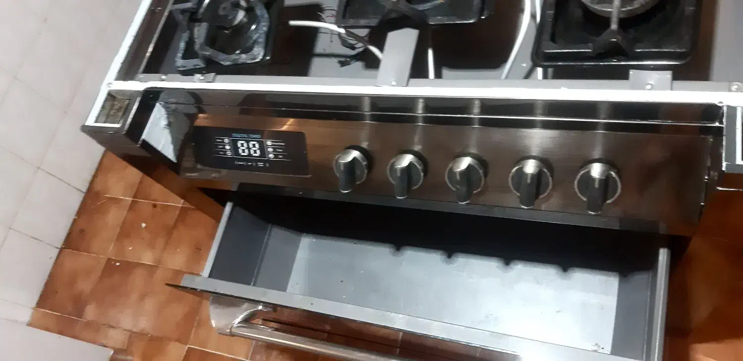 گاز طرح فر ۵ شعله در حد نو|اجاق گاز و لوازم برقی پخت‌وپز|شیراز, ارم|دیوار