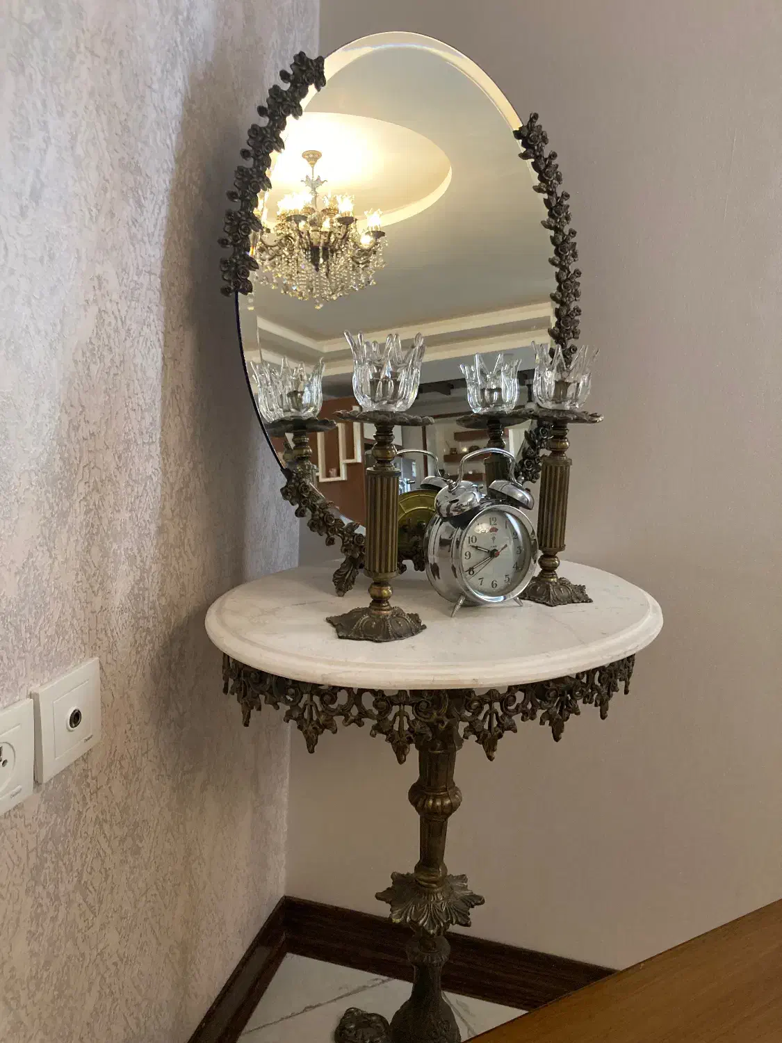 آینه و شمعدان|آینه|بابل, |دیوار