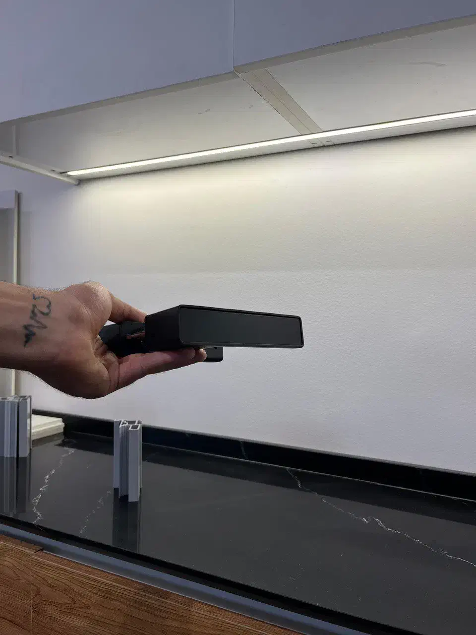 دستگیره بدون روزت یه تیکه با قفل و مغزی مگنتی|مصالح و تجهیزات ساختمان|تهران, خواجه نظام الملک|دیوار