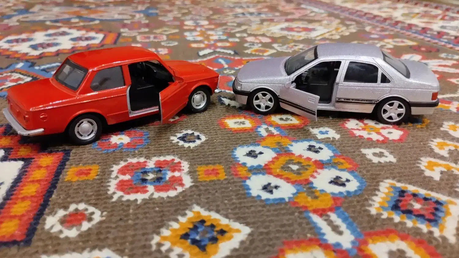 دوعدد ماشین فلزی|اسباب‌‌بازی|بانه, |دیوار