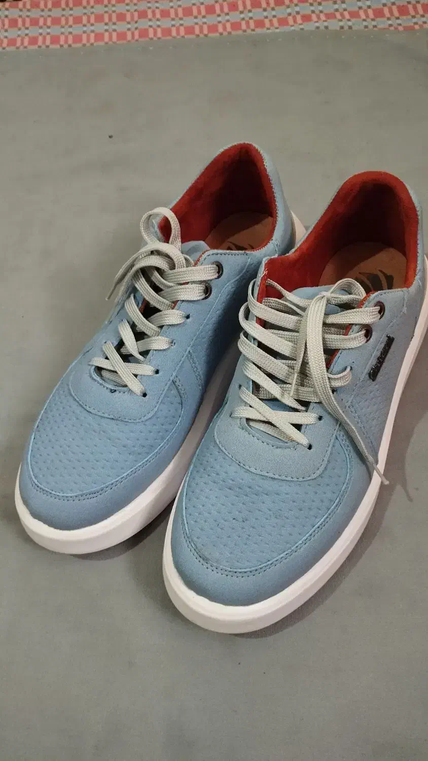 کتونی نو و تازه|کیف، کفش، کمربند|سنگر, |دیوار