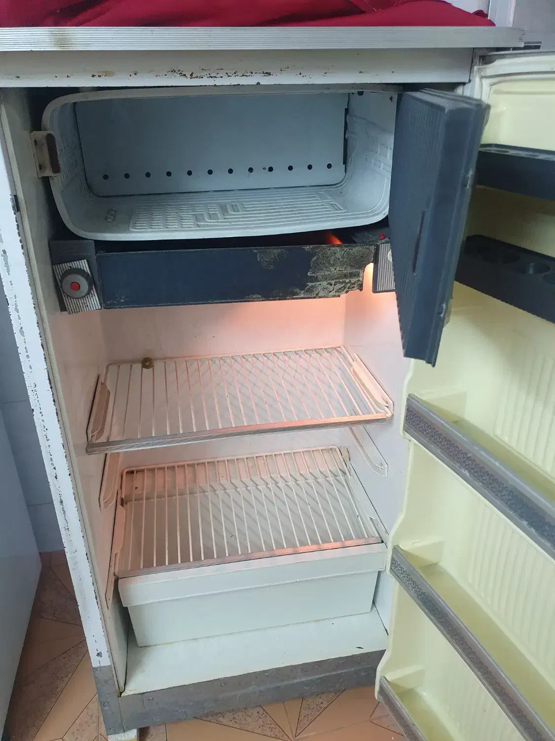 فروش یخچال آزمایش قدیمی به شرط|یخچال و فریزر|جهرم, |دیوار