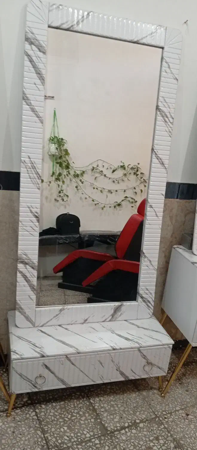 صندلی اصلاح .آینه کنسول|آرایشگاه و سالنهای زیبایی|ماهیدشت, |دیوار