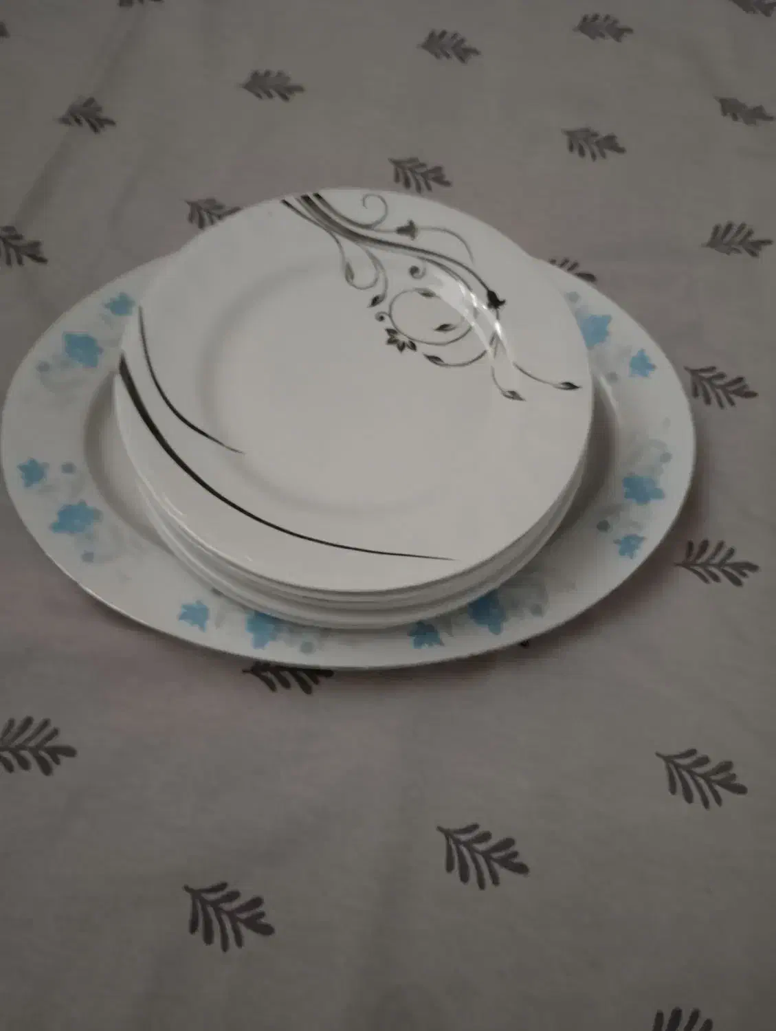 تعداد یک دیس و دو خورشت خوری و چهار میوه خوری|ظروف سرو و پذیرایی|سبزوار, جوادیه شرقی|دیوار