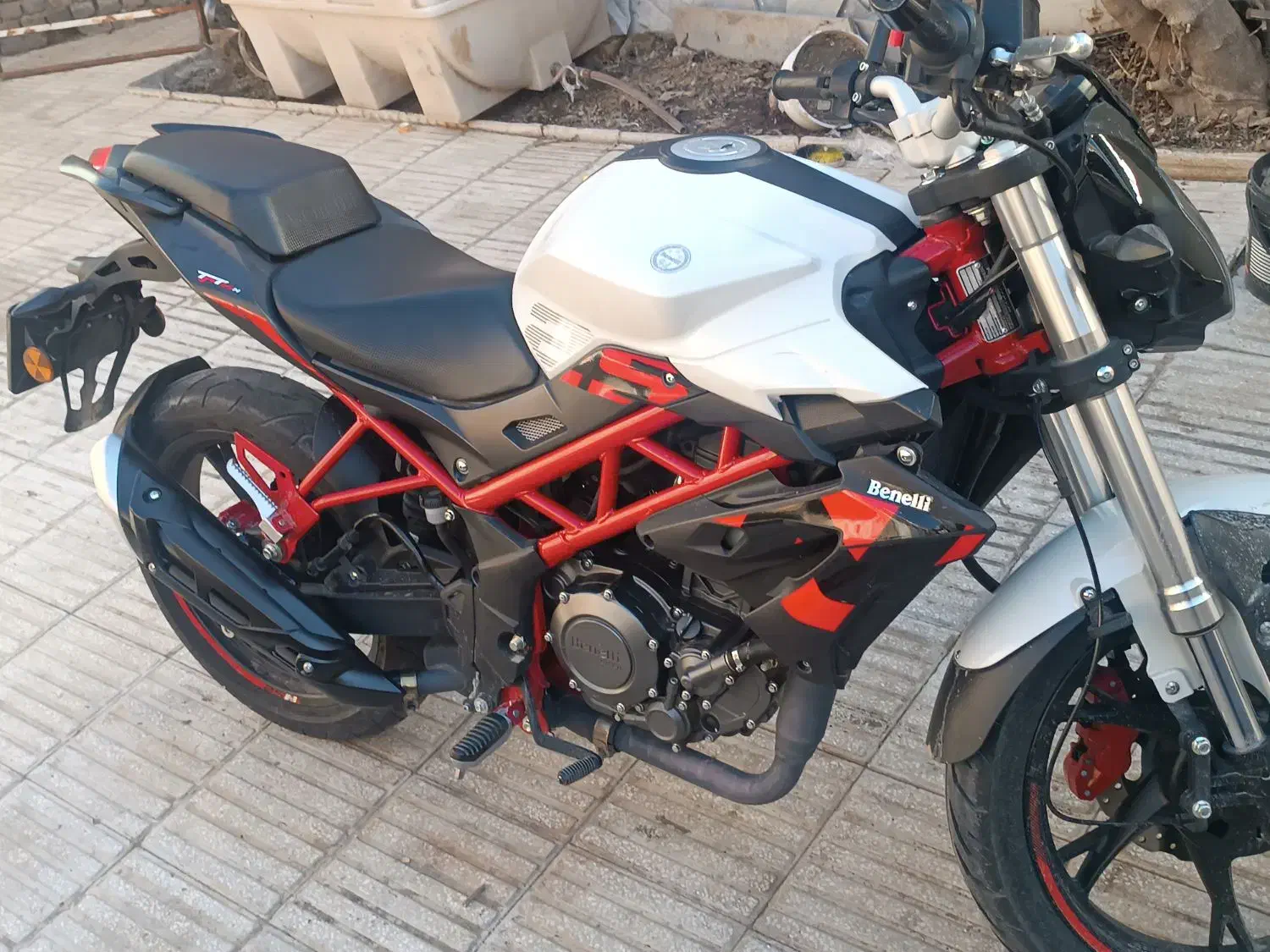 بنلی ۲۵۰ تک ۱۴۰۰|موتورسیکلت|تهران, فلسطین (میدان انقلاب)|دیوار