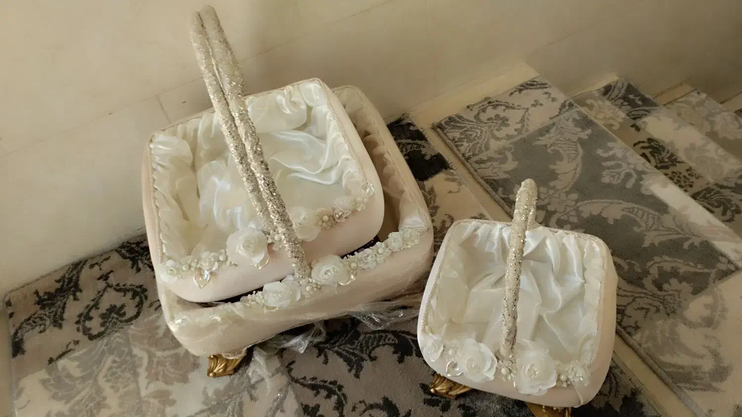 ست سبدمخملی بله برون تزیین شده با گلهای کریستال|خدمات پذیرایی، مراسم|پرند, فاز ۱|دیوار