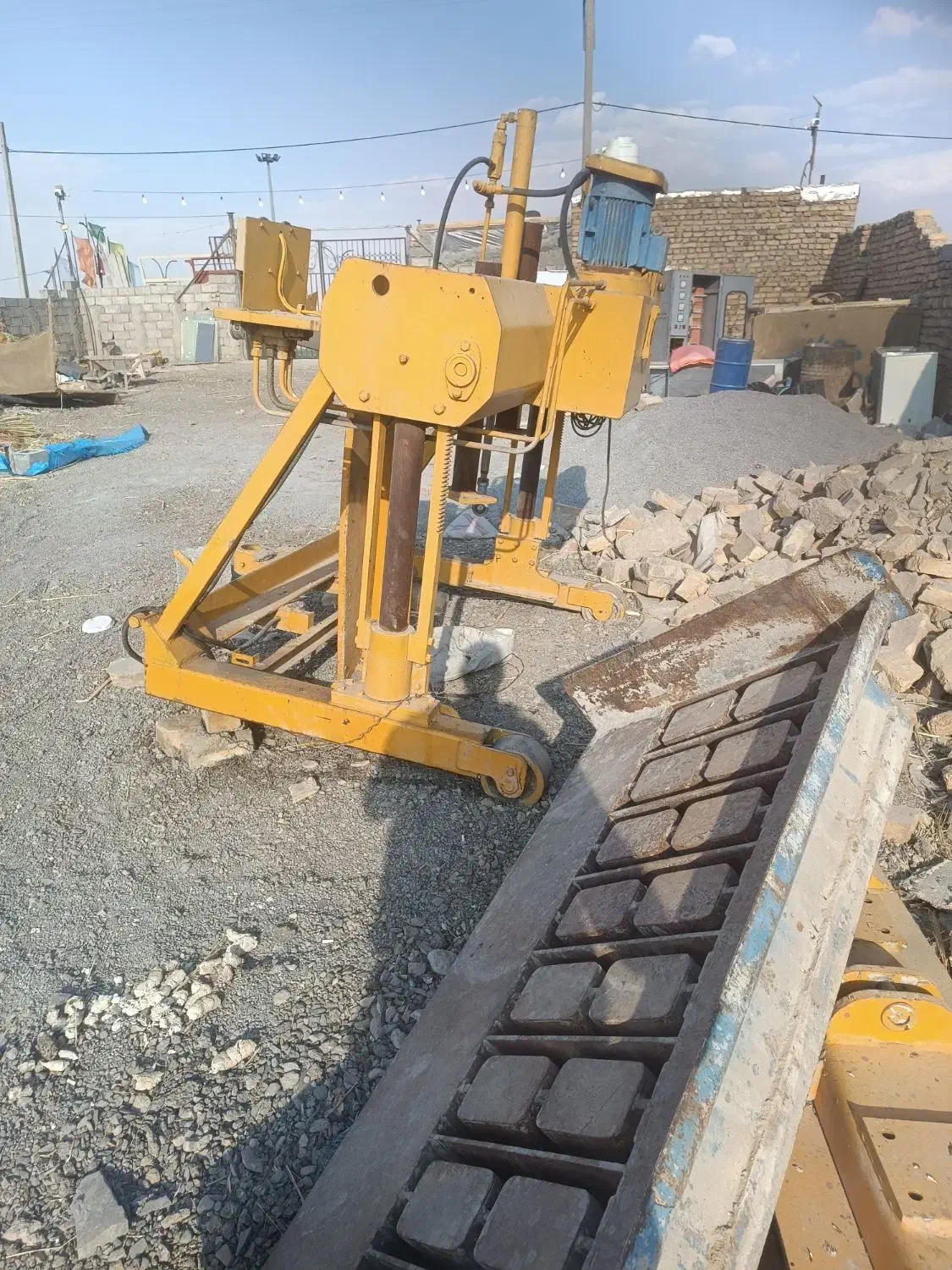 دستگاه بلوک زنی نمیمه اتومات|ماشین‌آلات صنعتی|خنداب, |دیوار