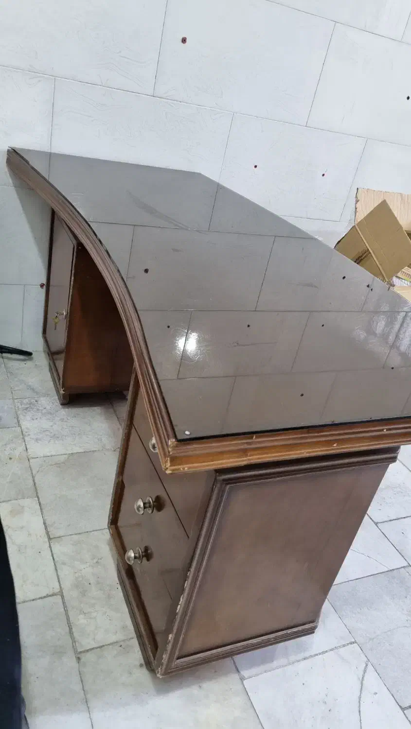 میز چوبی|دفتر کار|یزد, |دیوار