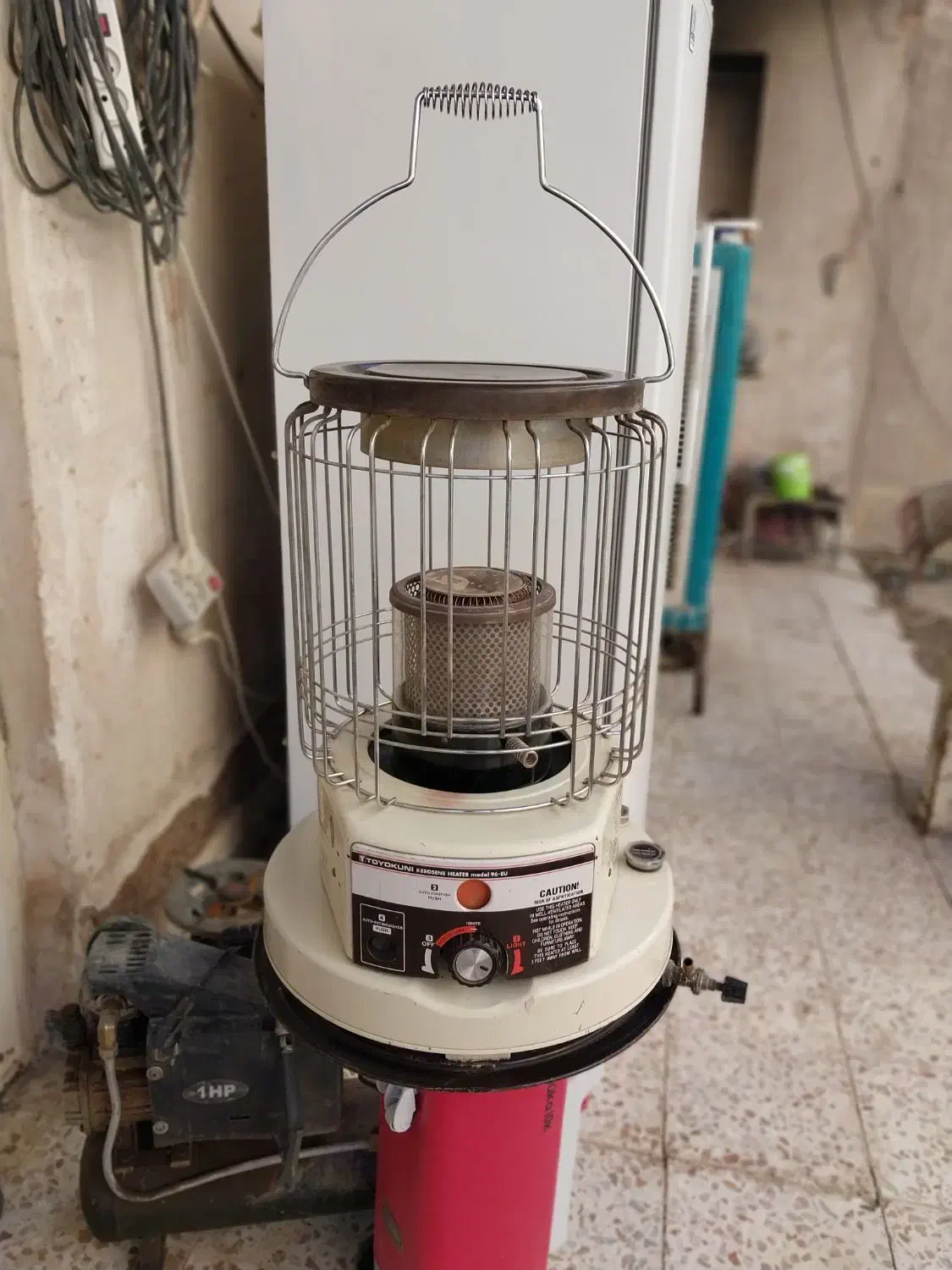 چهار عدد چراغ خیلی تمیز|بخاری، هیتر، شومینه|مبارکه, |دیوار