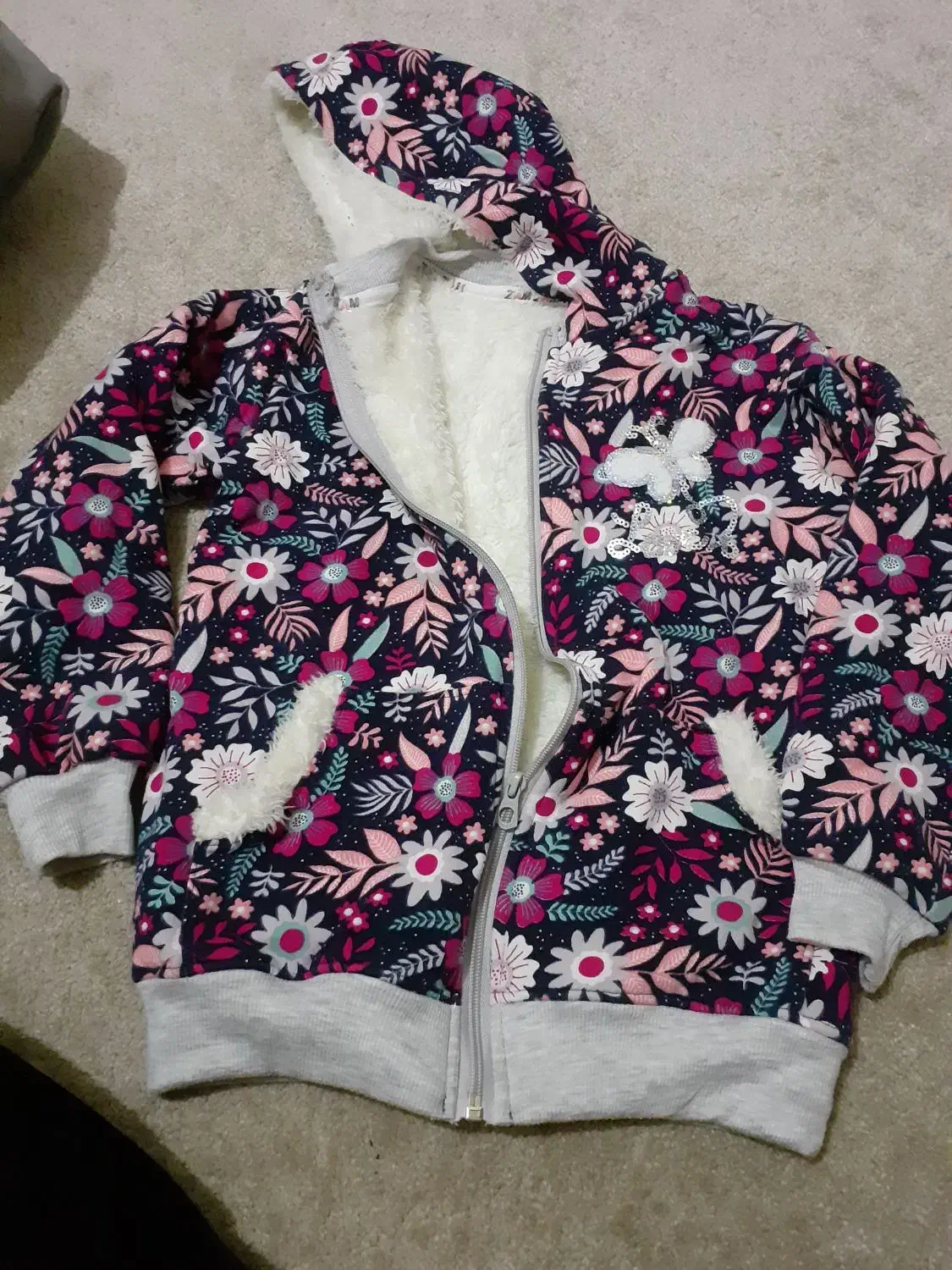 لباس کودک|کفش و لباس بچه|چالوس, |دیوار