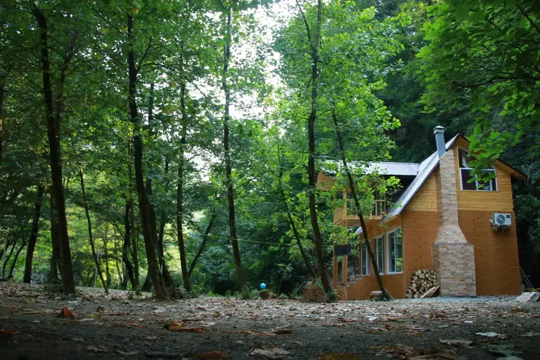 اجاره کلبه جنگلی با جکوزی لب رودخانه|اجارهٔ کوتاهمدت ویلا و باغ|اسالم, |دیوار