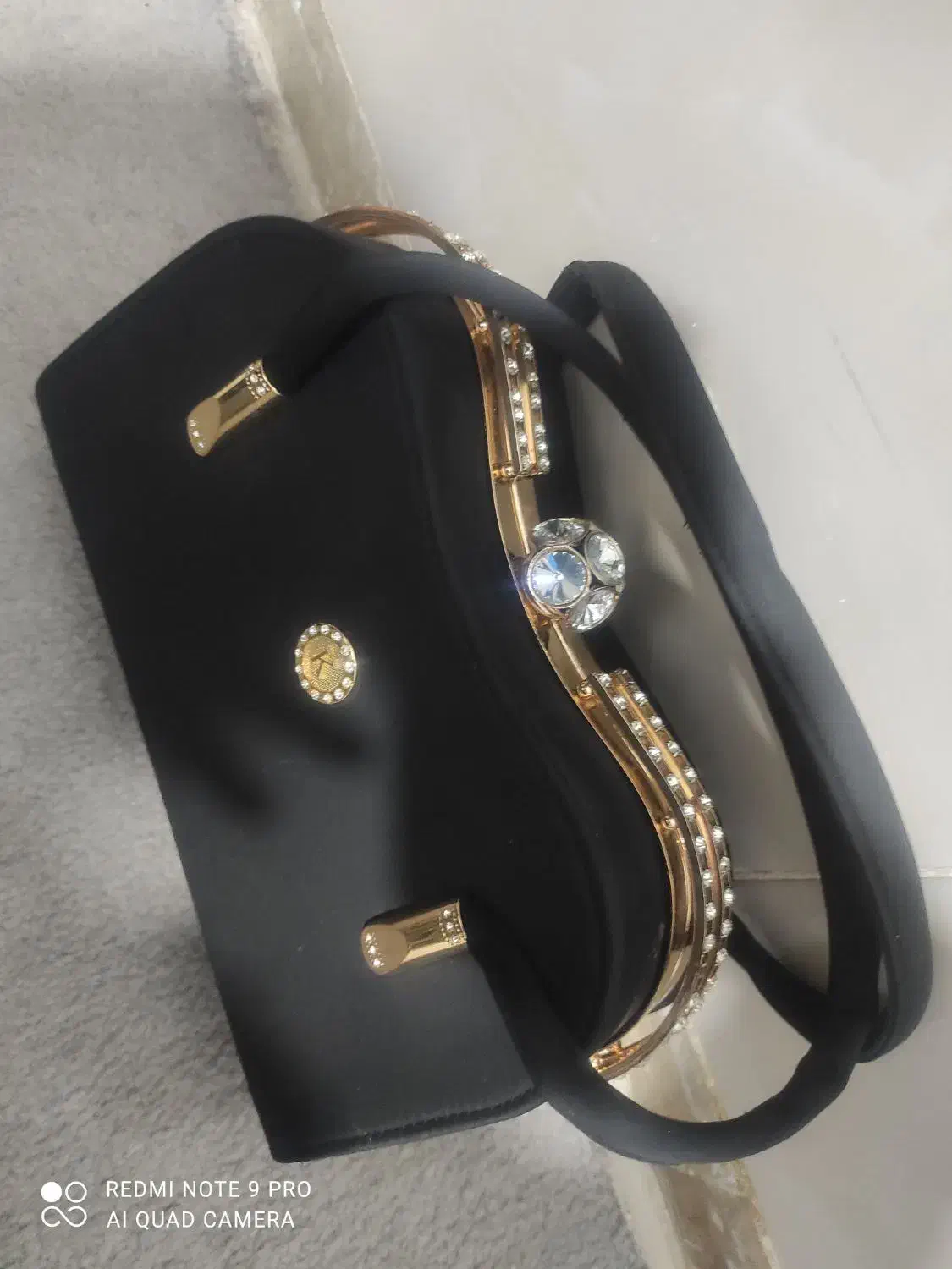 کیف|کیف، کفش، کمربند|بومهن, |دیوار