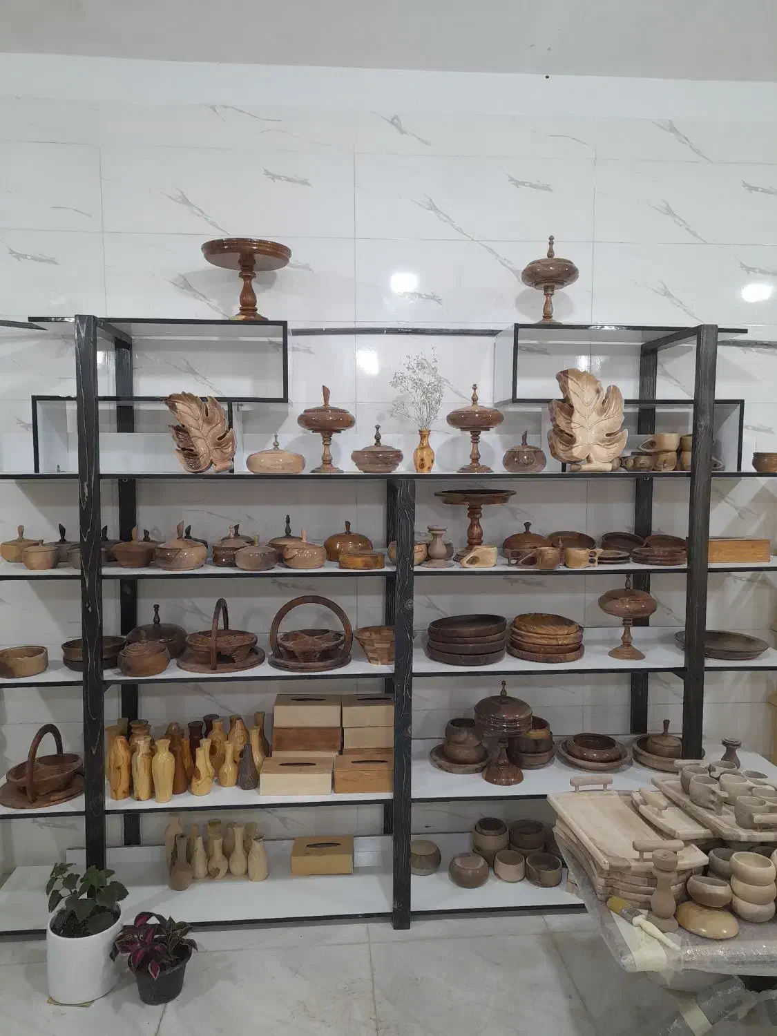 سینی .قندون .کاسه .اردوخوری چوبی|ظروف سرو و پذیرایی|یزد, |دیوار