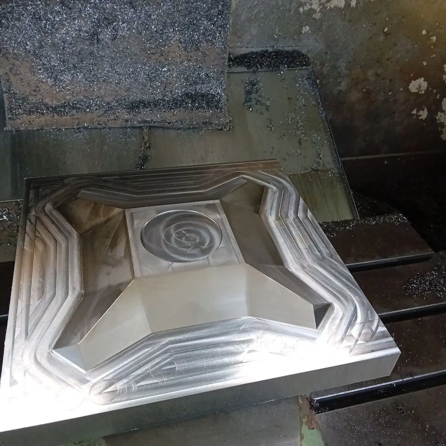 خدمات وایرکات، فرز CNC، سنگ مغناطیس شاهین|خدمات پیشه و مهارت|ایوانکی, |دیوار