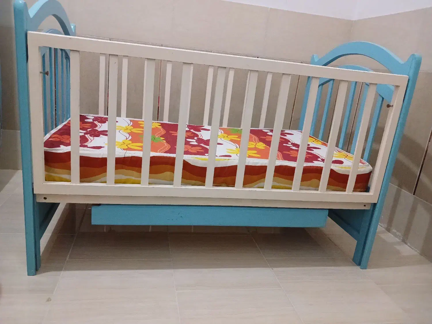 کمد و تخت و تشک در حد نو|تخت و سرویس خواب|سیرجان, |دیوار