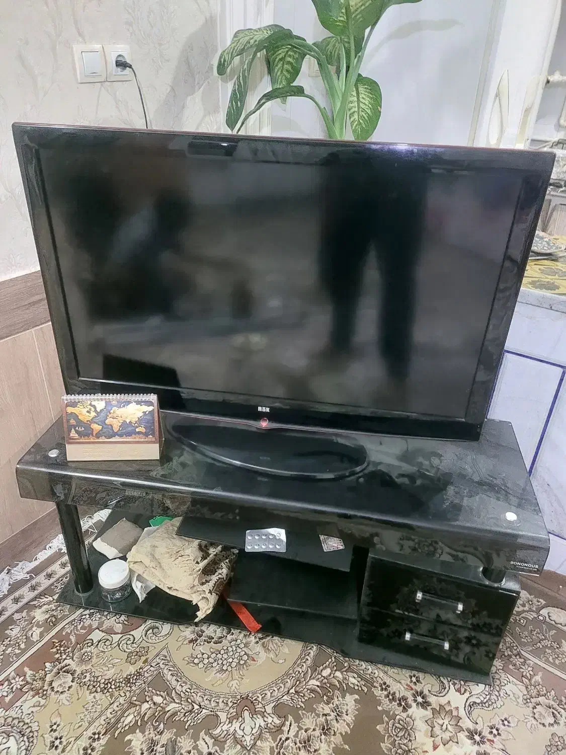 فقط کنترل ندارد|تلویزیون و پروژکتور|اصفهان, قهجاورستان|دیوار