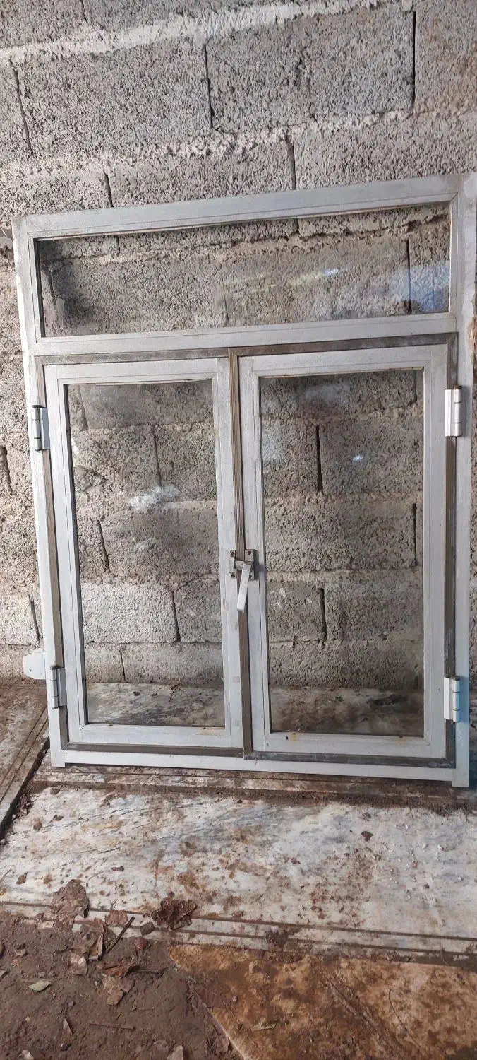 پنجره آلومنیومی با دستگیره وشیشه|مصالح و تجهیزات ساختمان|لولمان, |دیوار