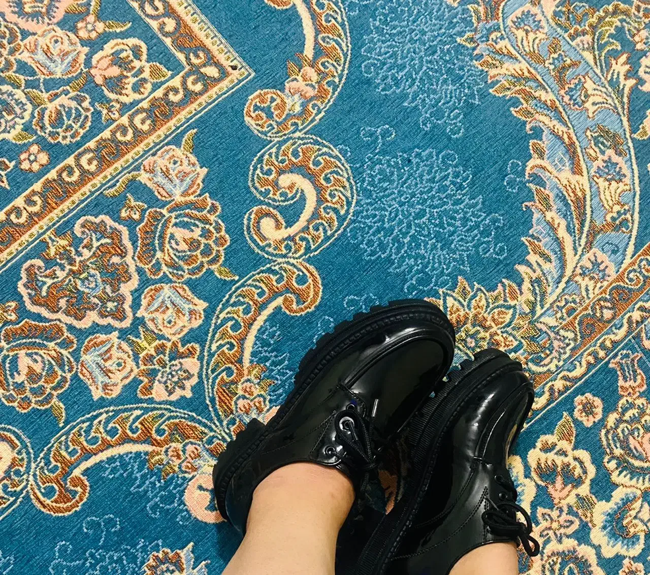 کفش|کیف، کفش، کمربند|اصفهان, خلجا|دیوار