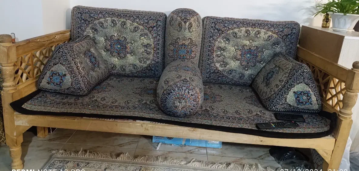 تخت سنتی|پشتی|پرند, فاز ۱|دیوار