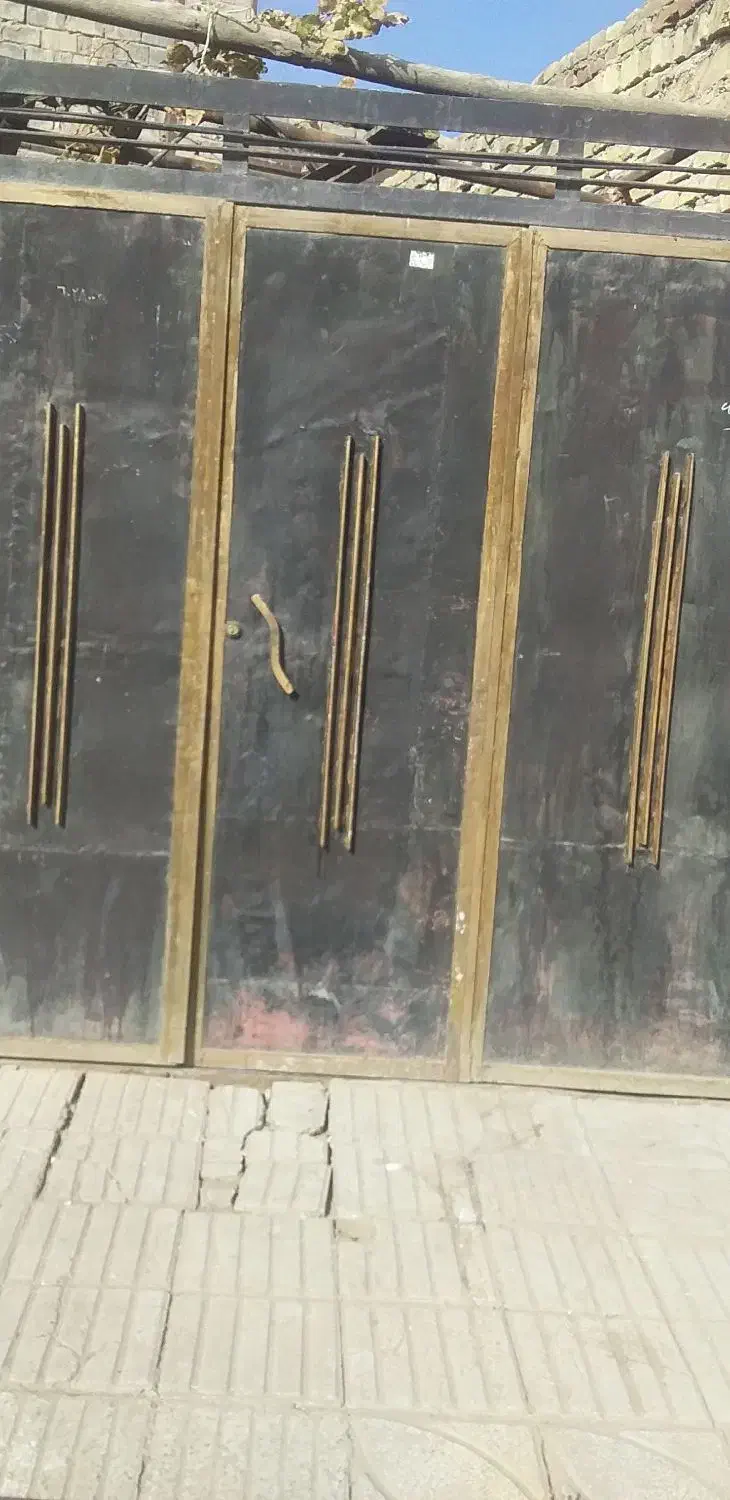 در حیاط و انباری|مصالح و تجهیزات ساختمان|سبزوار, شرق کال میانی|دیوار