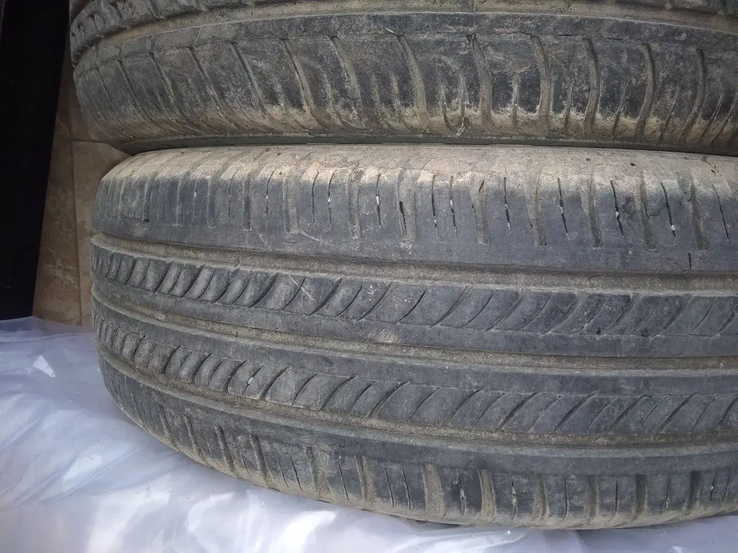 سه حلقه لاستیک 185|قطعات یدکی و لوازم جانبی|شاهین‌شهر, مسکن مهر|دیوار