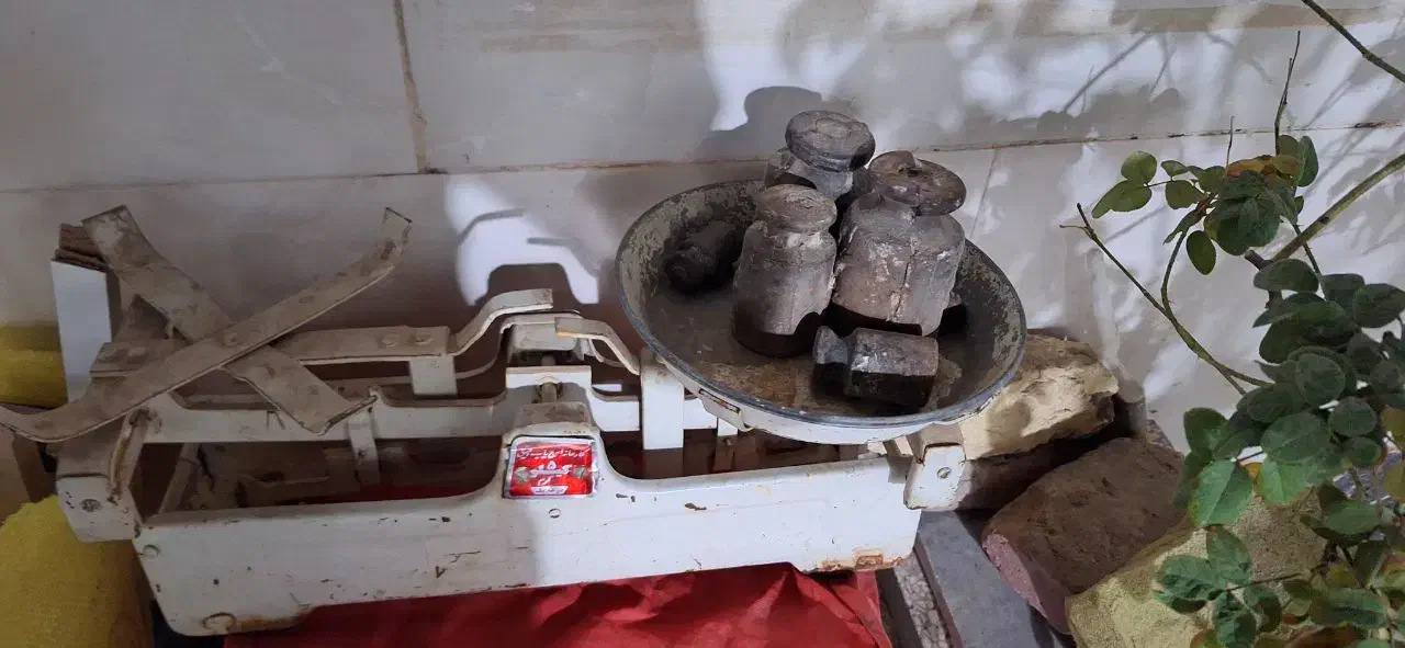 ترازو قدیمی مرغی|کلکسیون اشیاء عتیقه|بیرجند, |دیوار