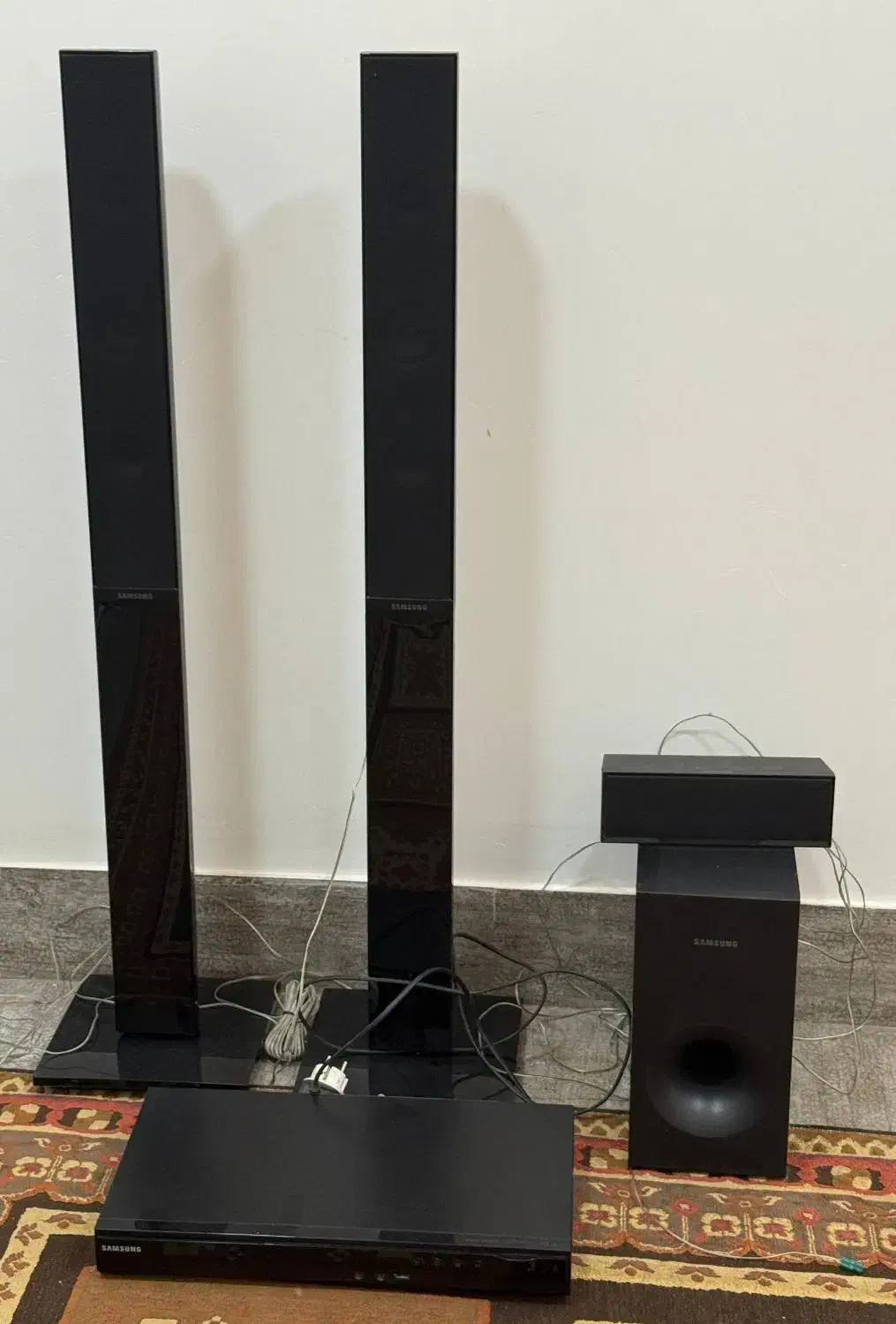 میز نهارخوری مبلمان و باند سینما خانگی|میز و صندلی غذاخوری|بندرلنگه, |دیوار