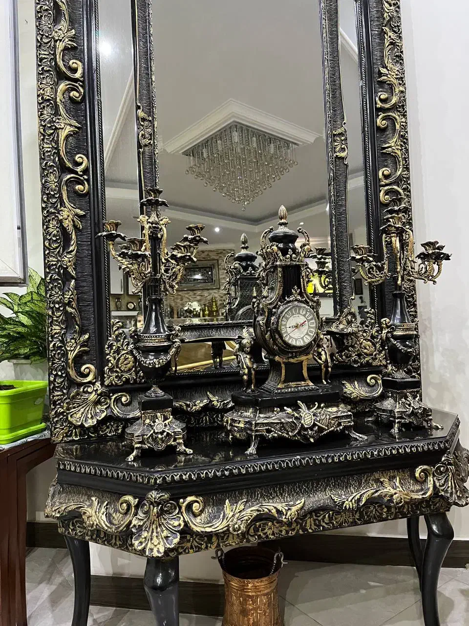 آینه و شمعدان و کنسول|آینه|تهران, آبشار تهران (دریاچه)|دیوار