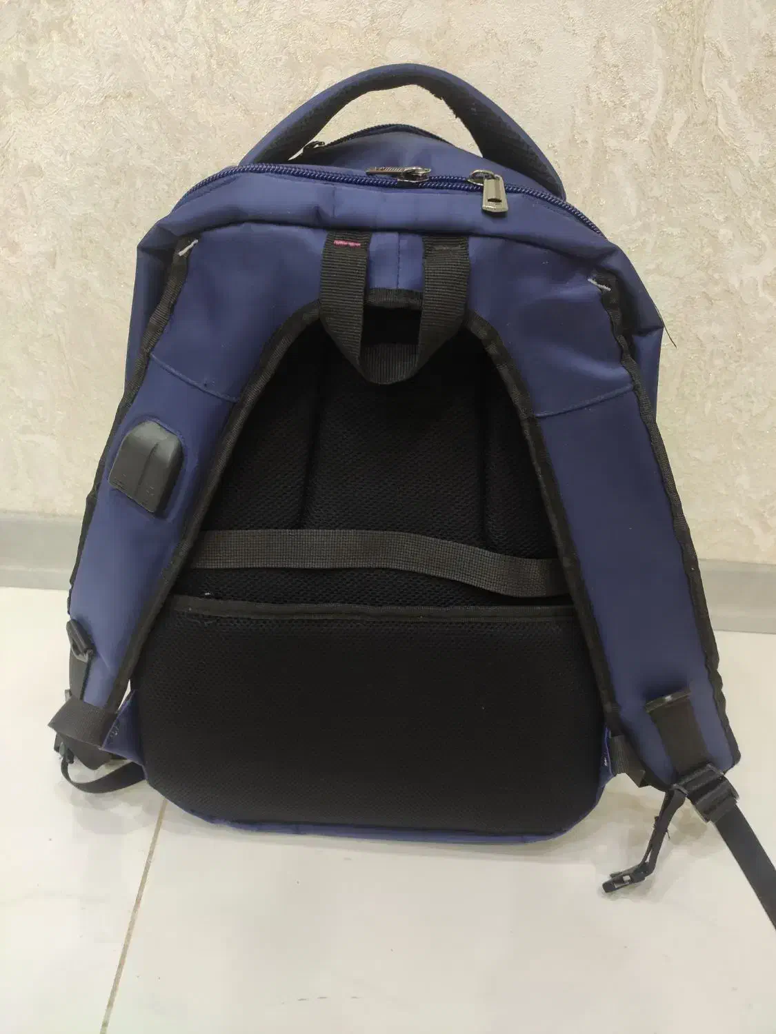 کوله پشتی مدرسه در حد|کیف، کفش، کمربند|شاهینشهر, نظامی|دیوار