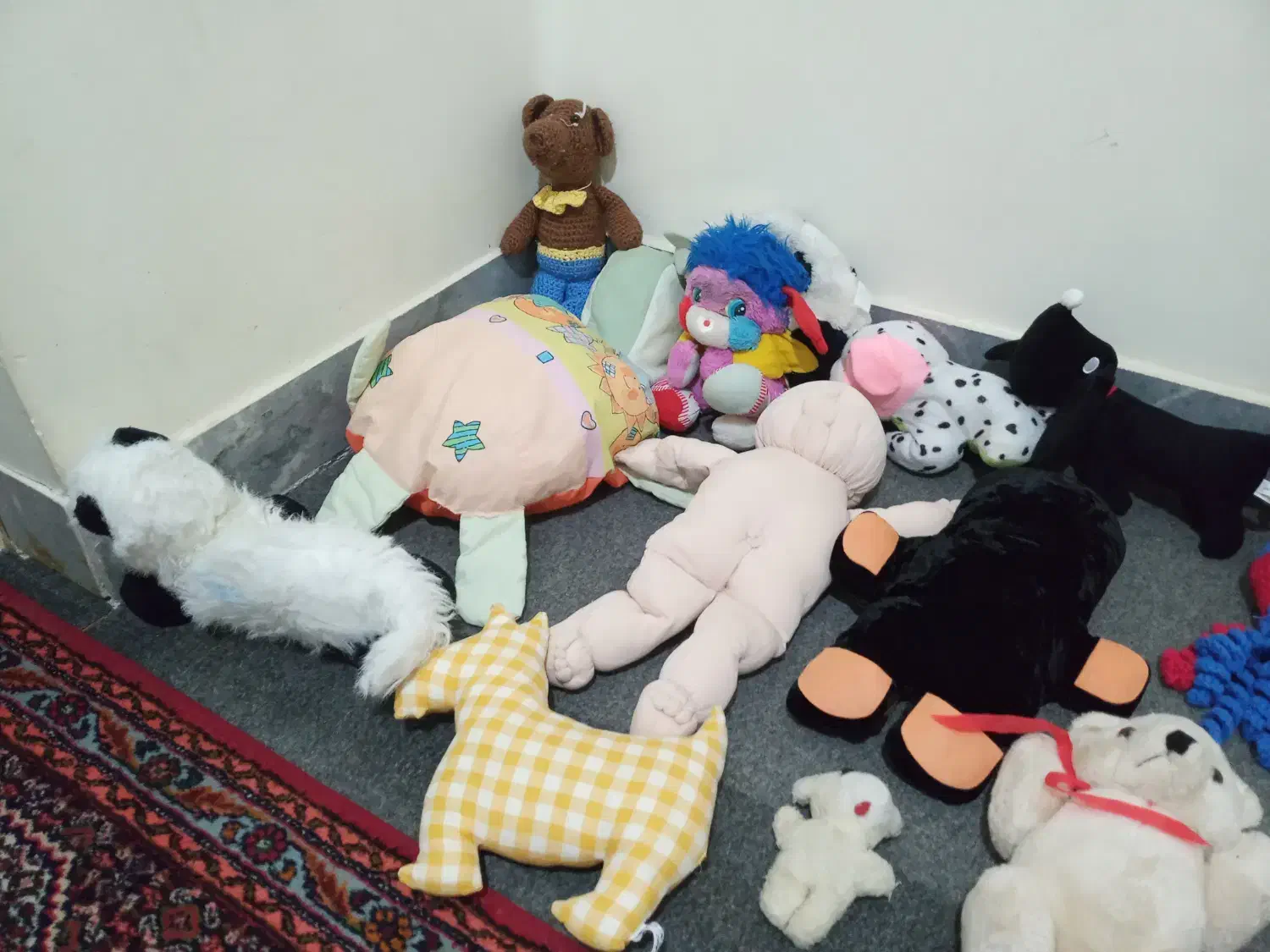 عروسک|اسباب‌بازی بچه|سنندج, |دیوار