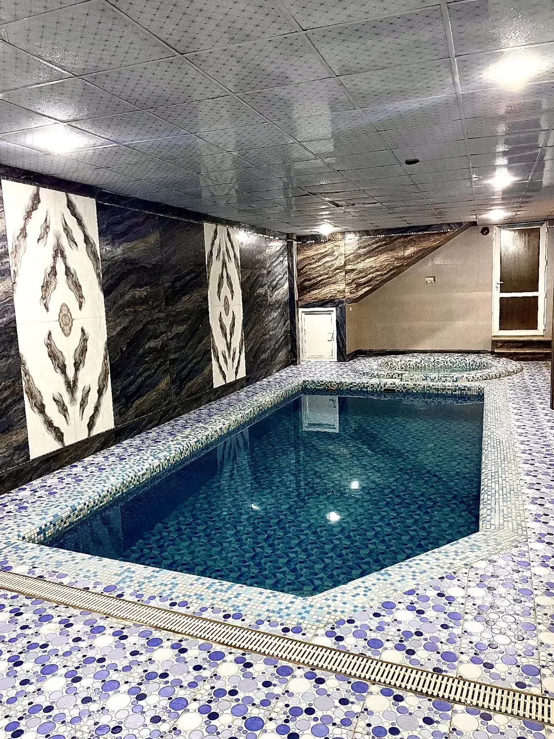 ویلا استخر داخل تمیز+محوطه بزرگ+شاهنامه18|اجارهٔ کوتاهمدت ویلا و باغ|مشهد, امیریه|دیوار