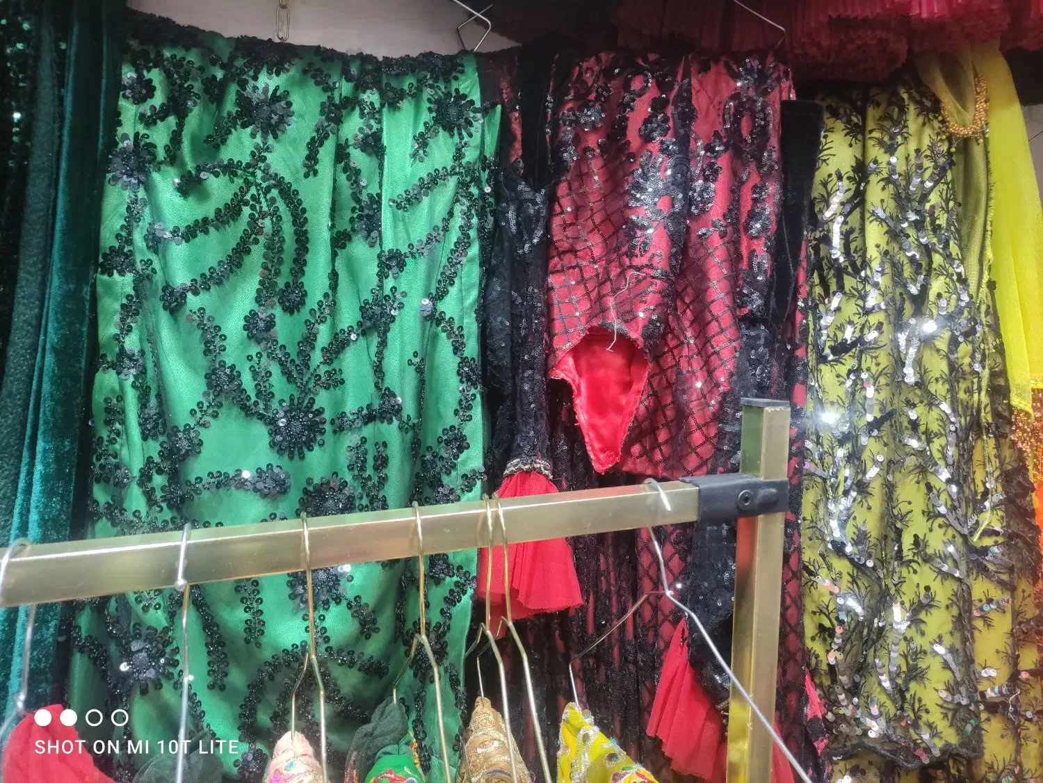 لباس محلی زیر ساتن|لباس|شیراز, سعدیه جنوبی|دیوار