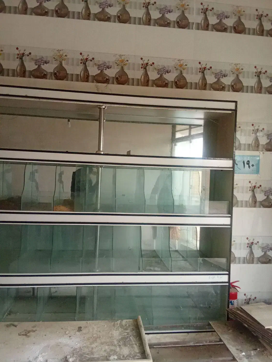 ویترین و قفسه شیشه ای|بوفه، ویترین، کنسول|اسحاق آباد, |دیوار