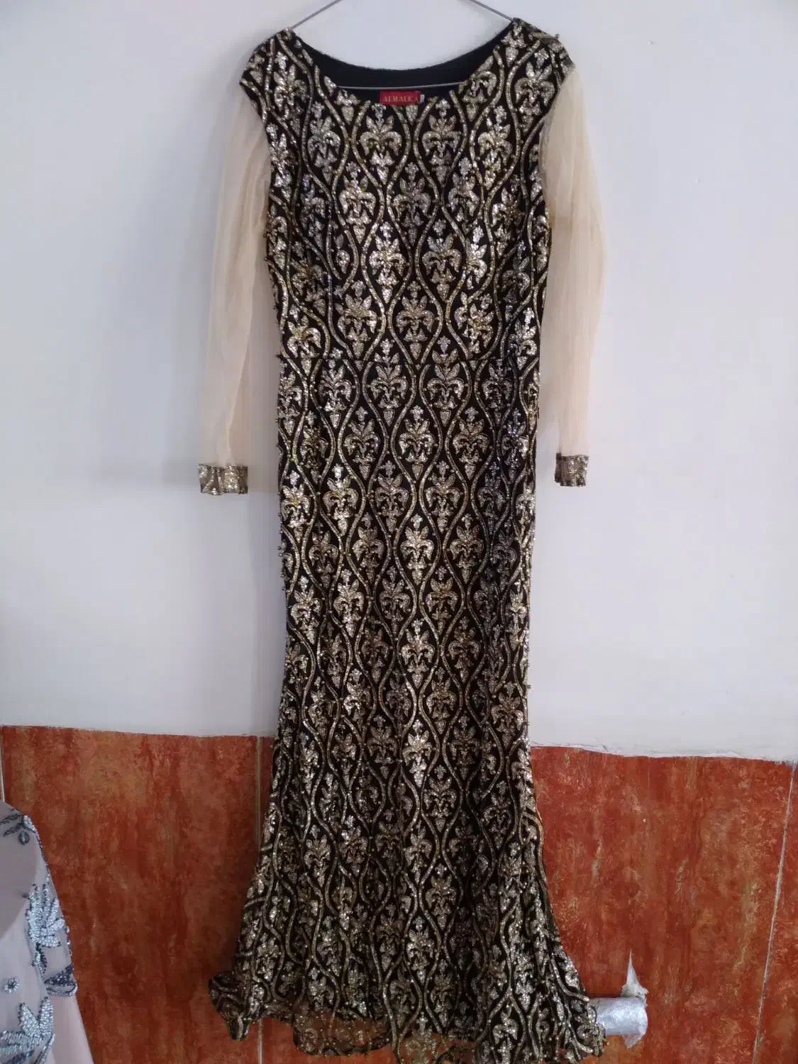 لباس مجلسی|لباس|چناران, |دیوار