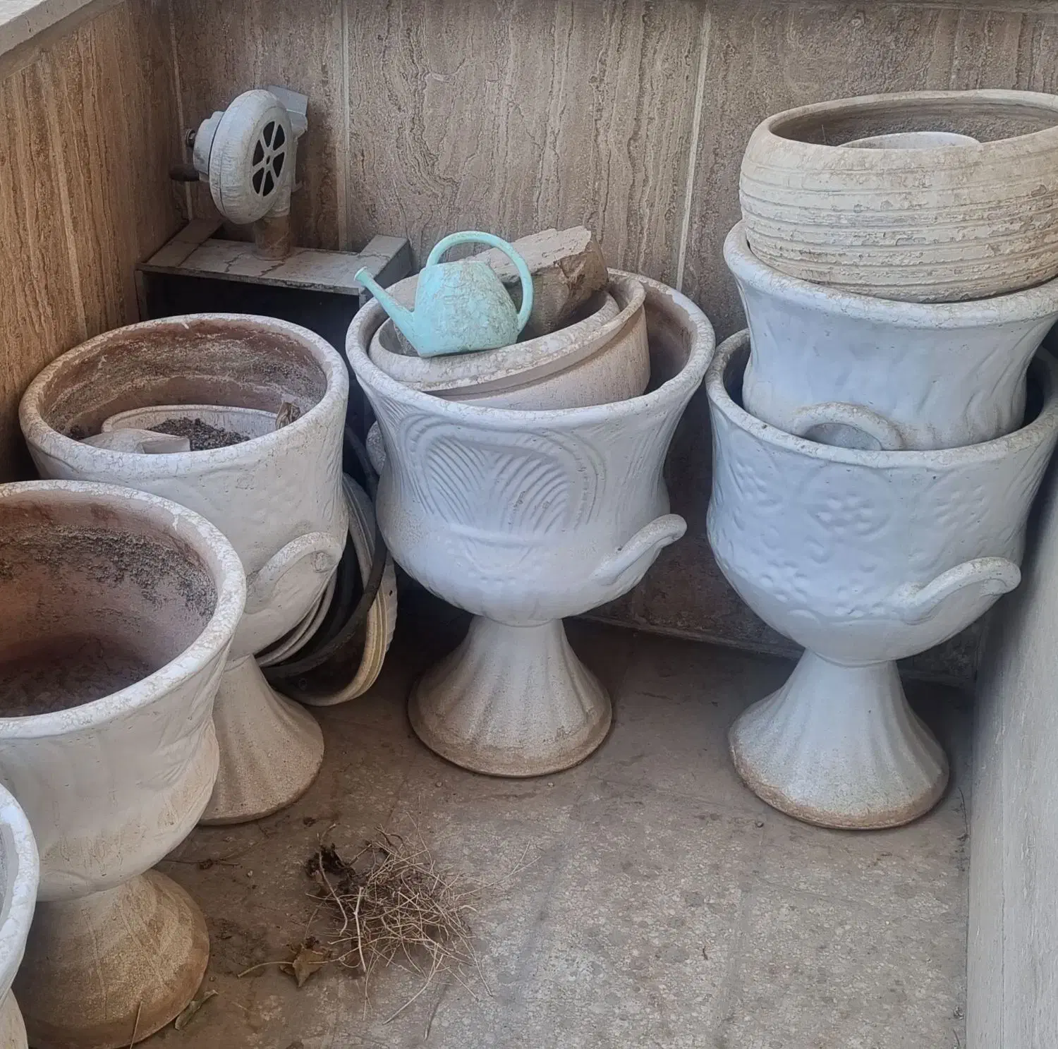 گلدان پایه دار سرامیکی|گل مصنوعی|کرج, اصفهانی‌ها|دیوار