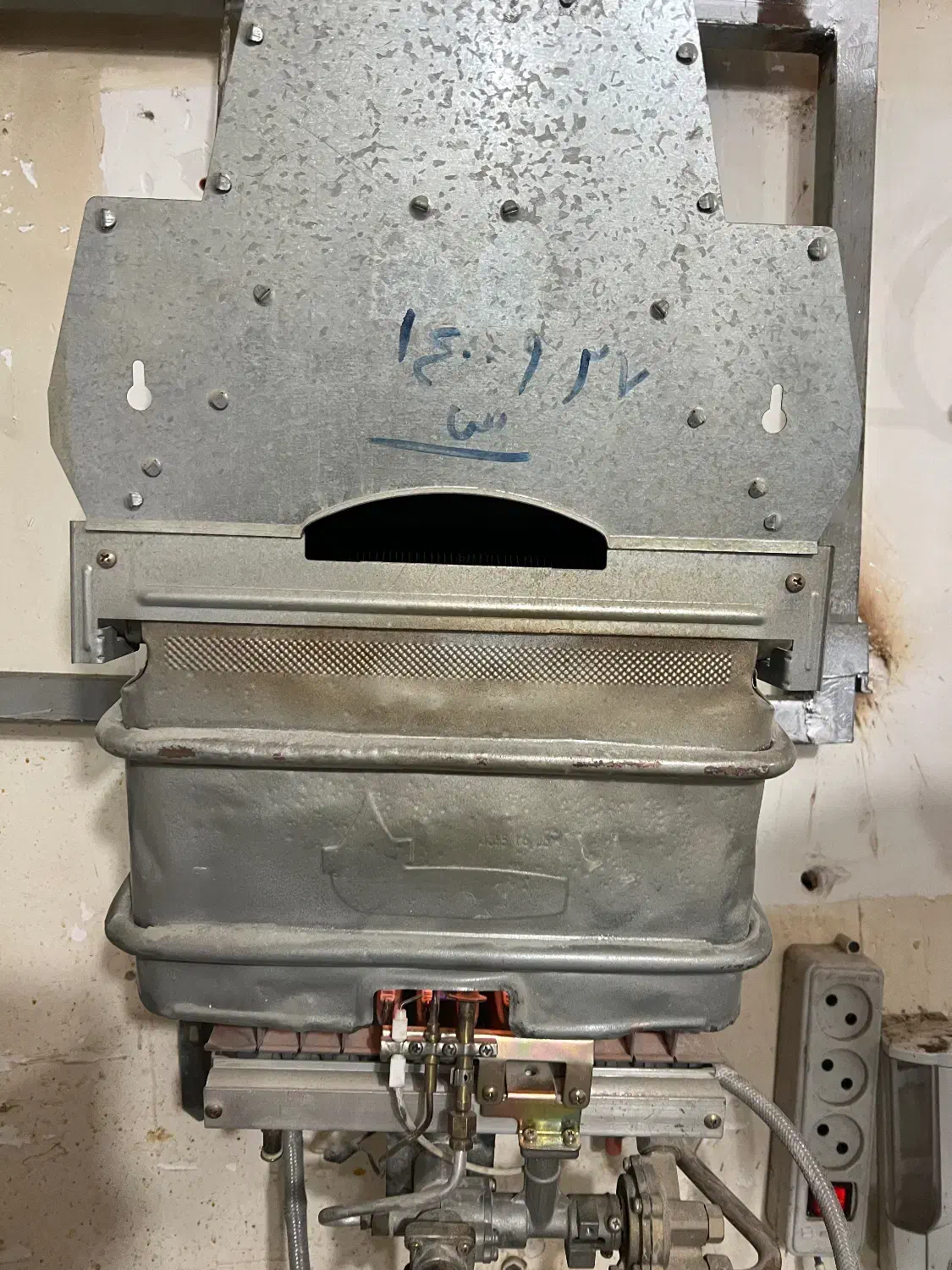 ۲عدد ابگرمکن (۳۱۱۵)سالم تمیز در حد نو|آبگرمکن، پکیج، شوفاژ|مشکیندشت, |دیوار