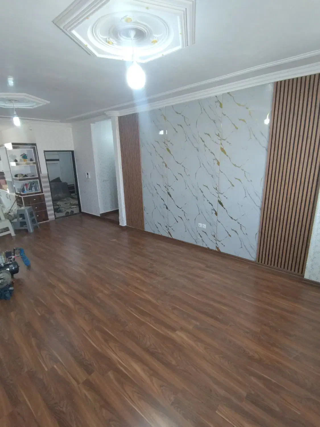 نصب پارکت و ماربل و کاغذ دیواری|خدمات پیشه و مهارت|ارومیه, |دیوار