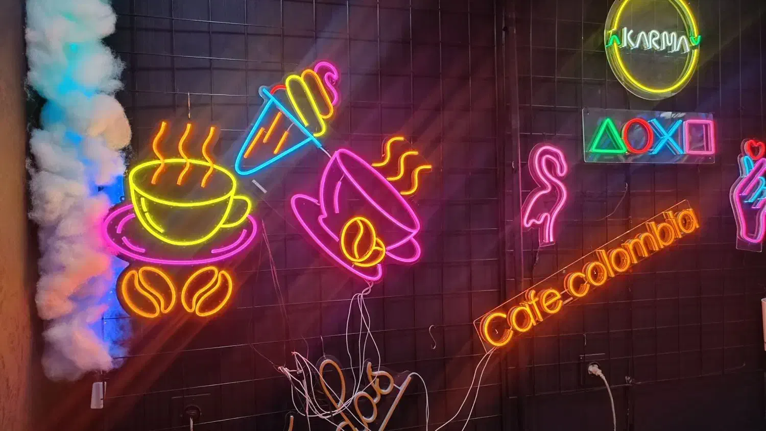 ساخت و طراحی تابلوهای ال ای دی(LED)|خدمات پیشه و مهارت|تهران, بیسیم|دیوار