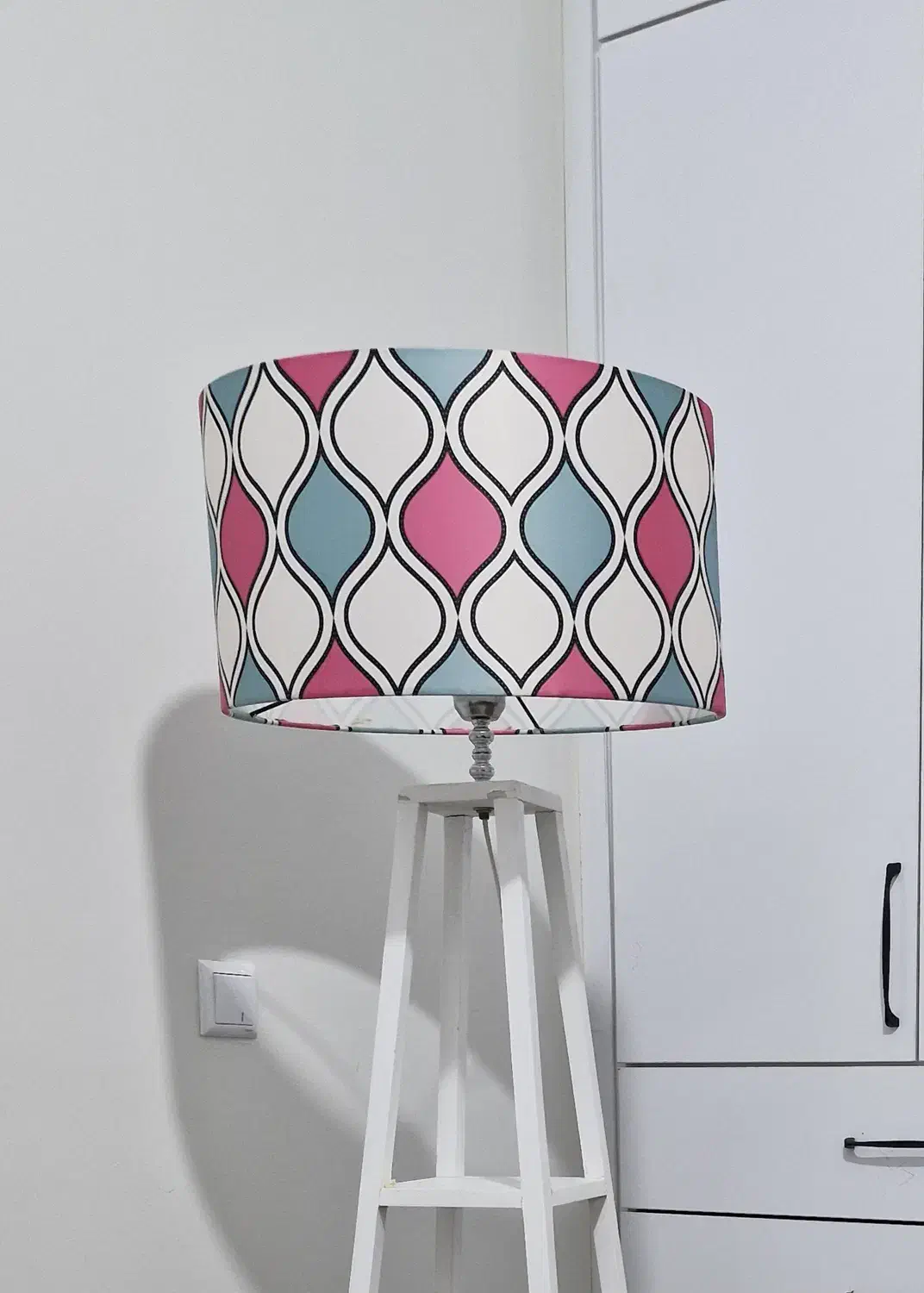 ست پرده و کوسن و آباژور با پایه|پرده، رانر، رومیزی|شاهین‌شهر, مخابرات (شهید بهشتی)|دیوار