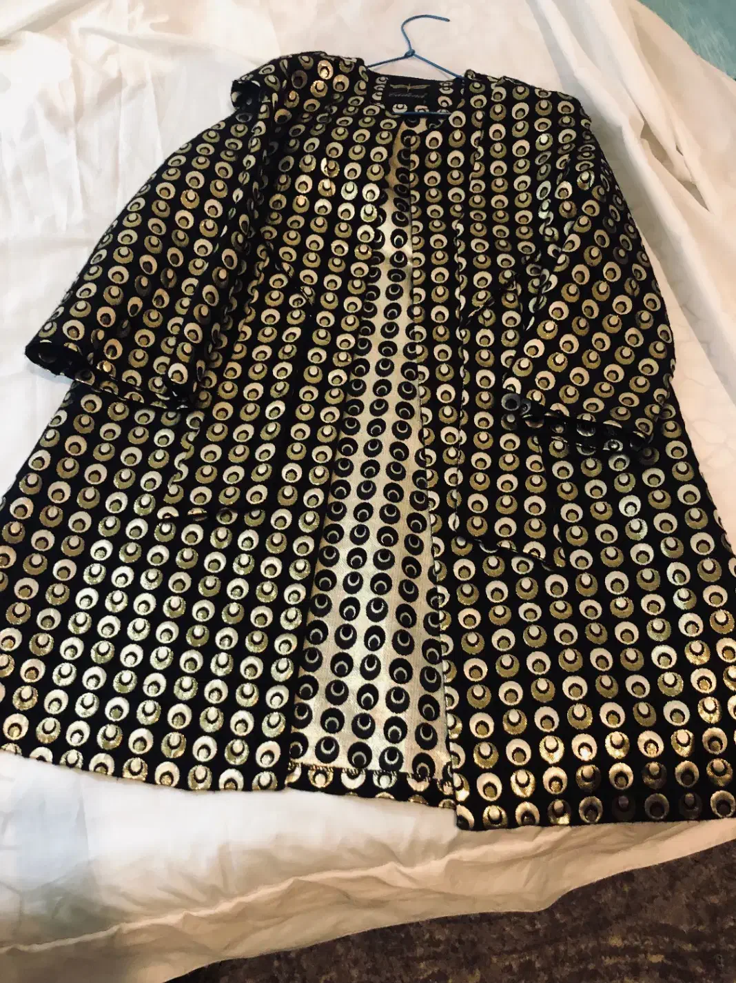 تعدادی لباس در حدنو|لباس|کیش, |دیوار