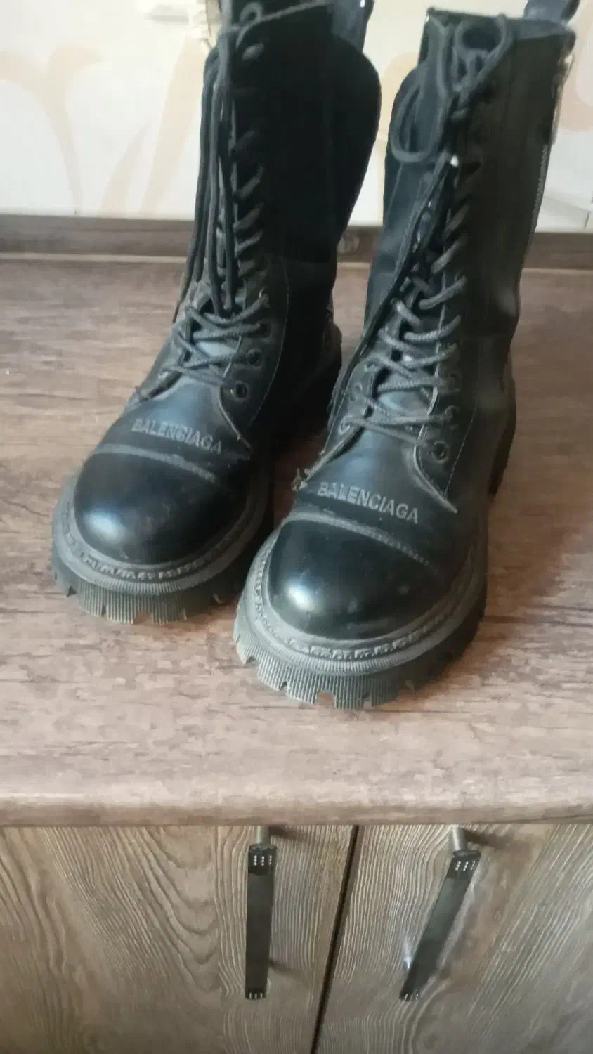 کفش|کیف، کفش، کمربند|صفادشت, |دیوار