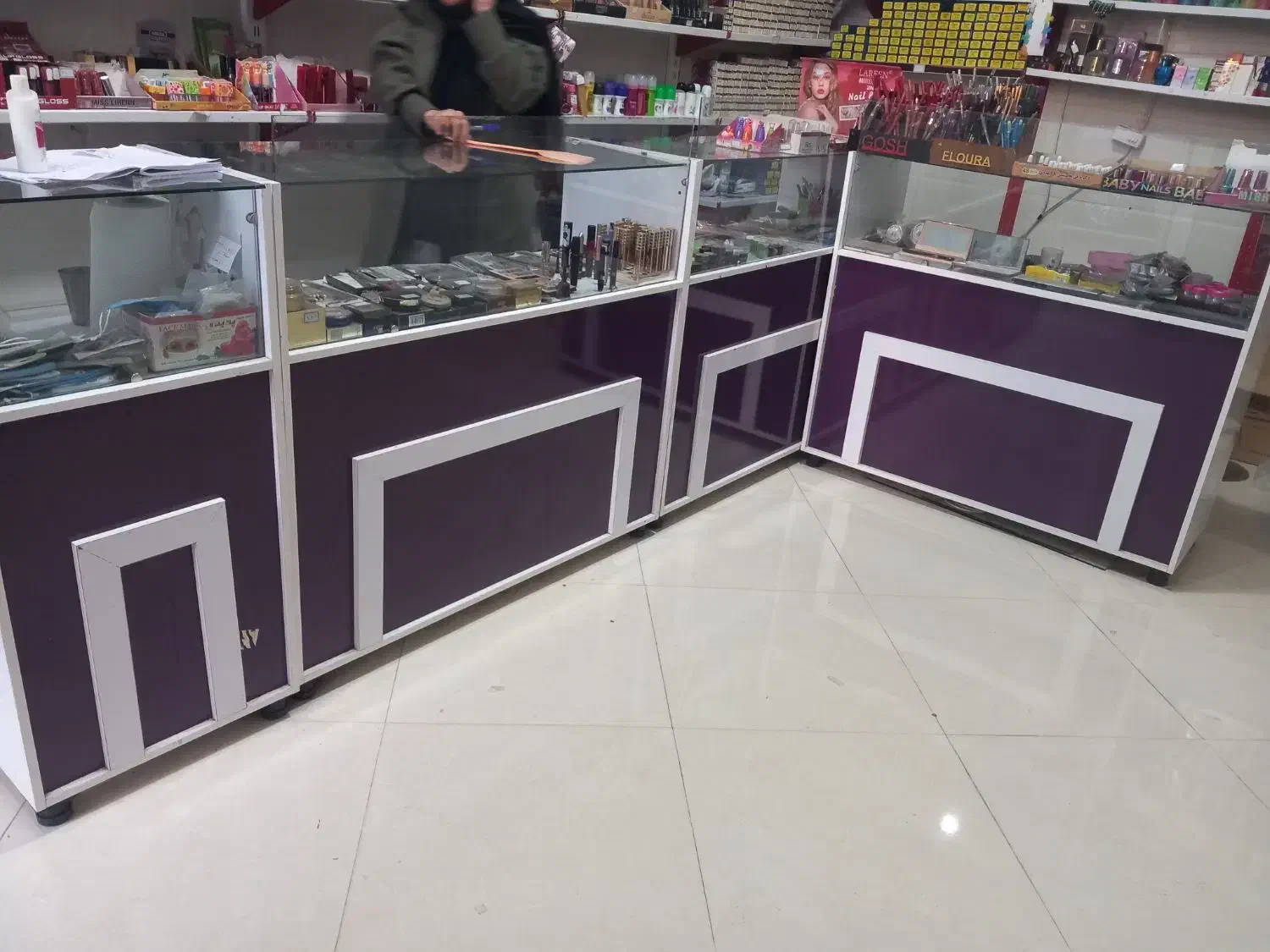 ویترین وتخته رگال بغل دیوار|فروشگاه و مغازه|رضویه, |دیوار