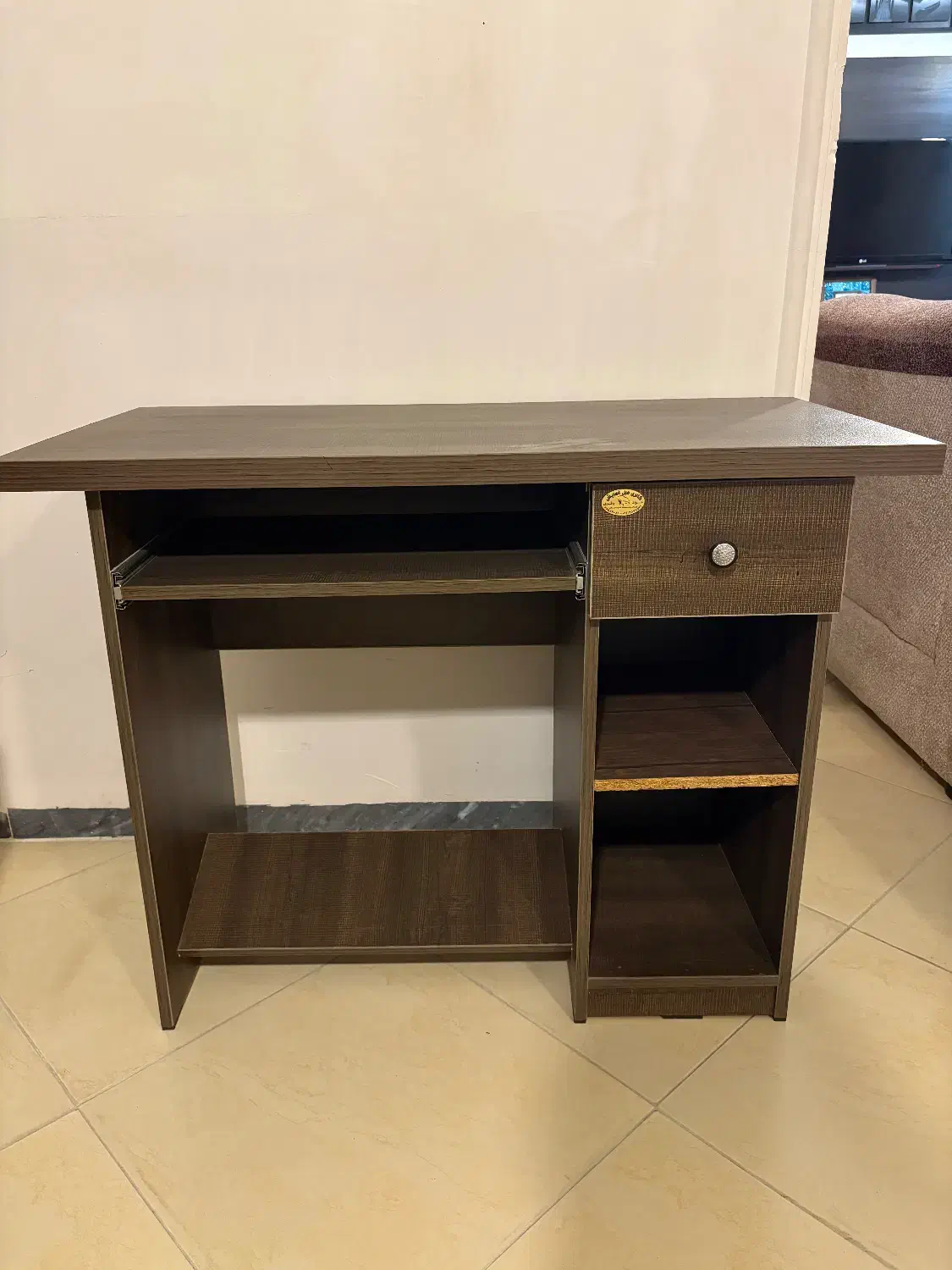 فروش میز تلویزیون،میز تحریر و آینه قدی کشویی|میز تلویزیون|بهشهر, |دیوار