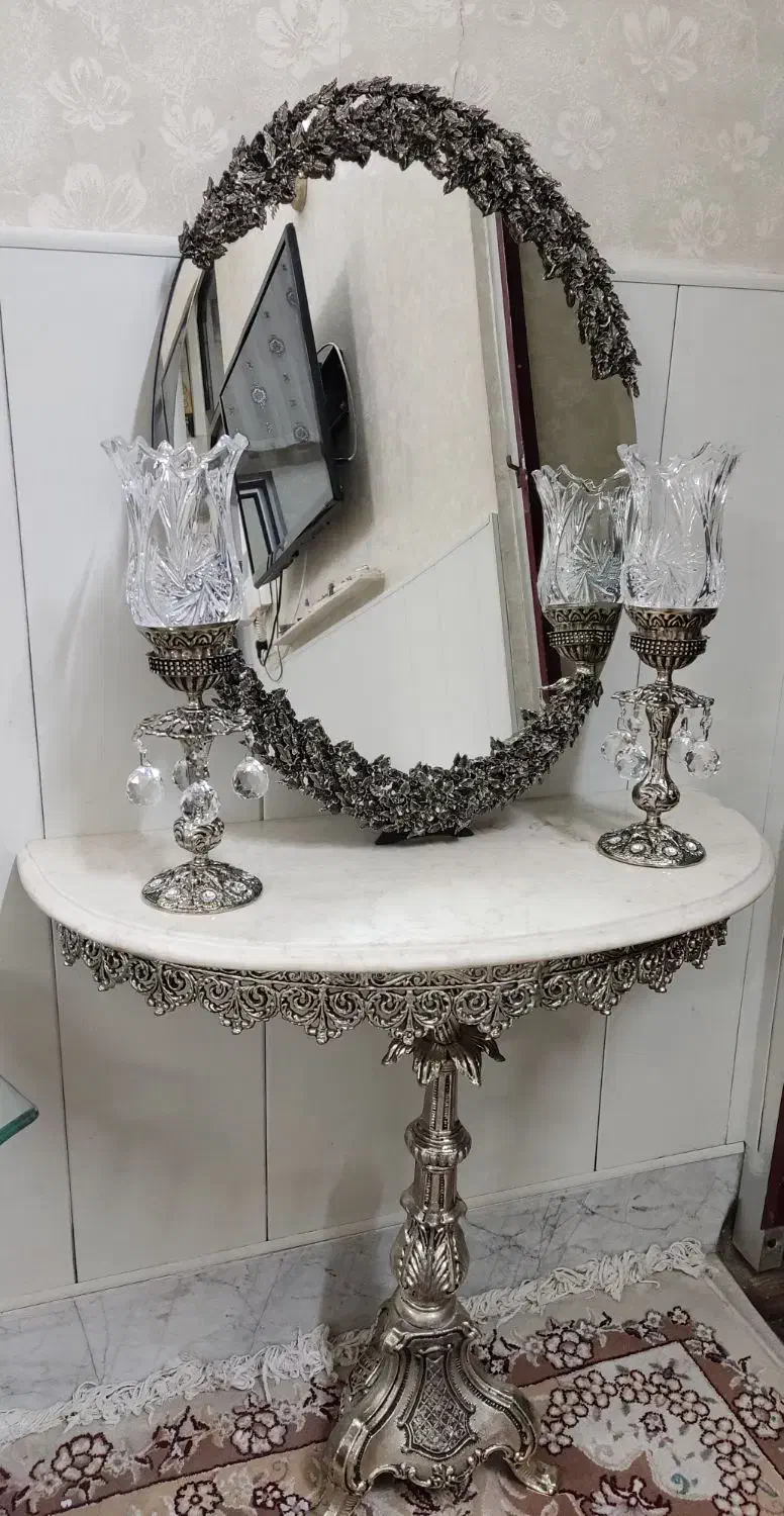 اینه شمعدان به همراه کنسول به رنگ نقره ای سیاه قلم|آینه|کاشان, شهرک امیرالمومنین|دیوار