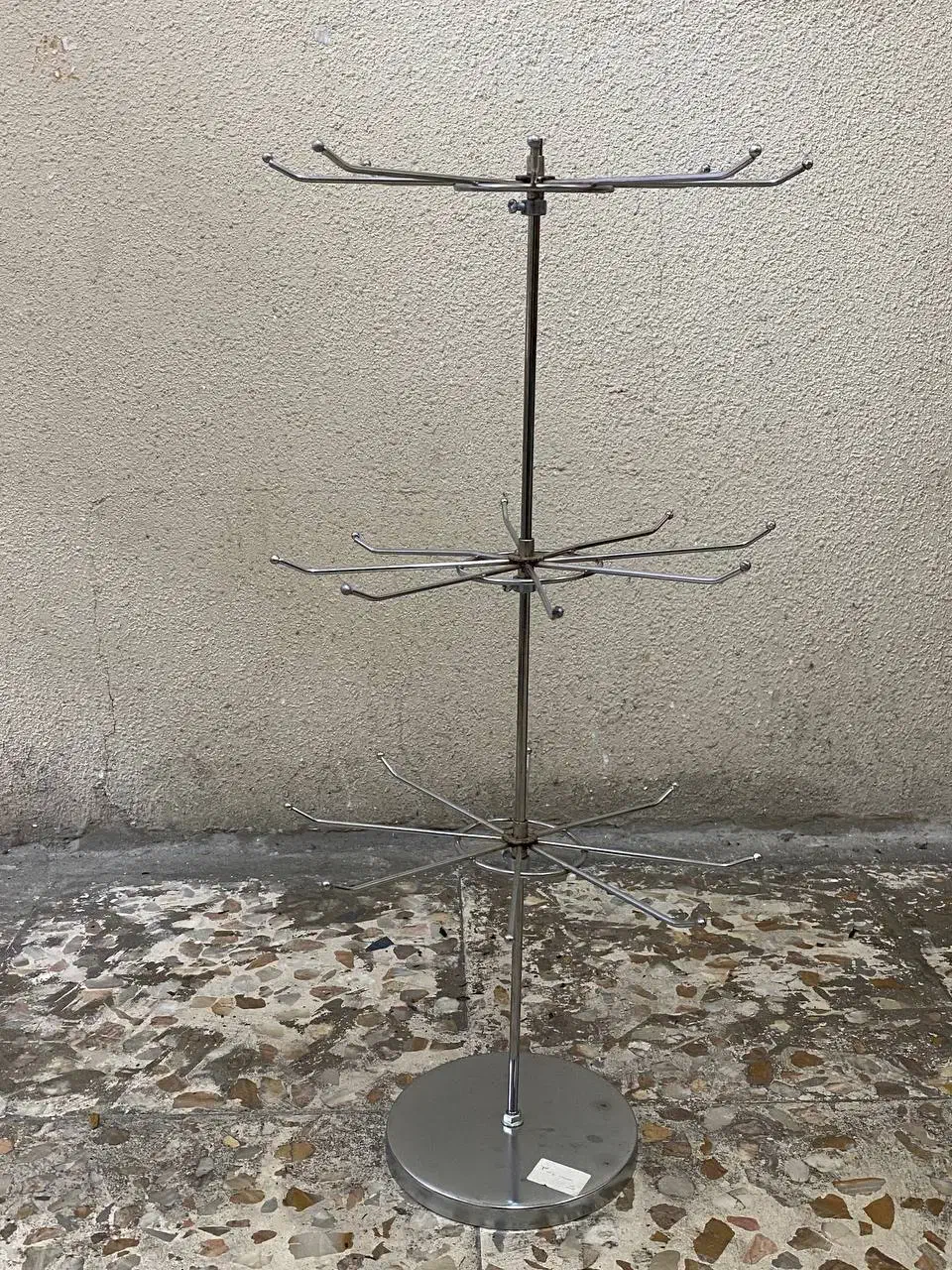 فروش استند های دیواری، پایه دار و چرخشی|حراج|رشت, سعدی (تختی)|دیوار