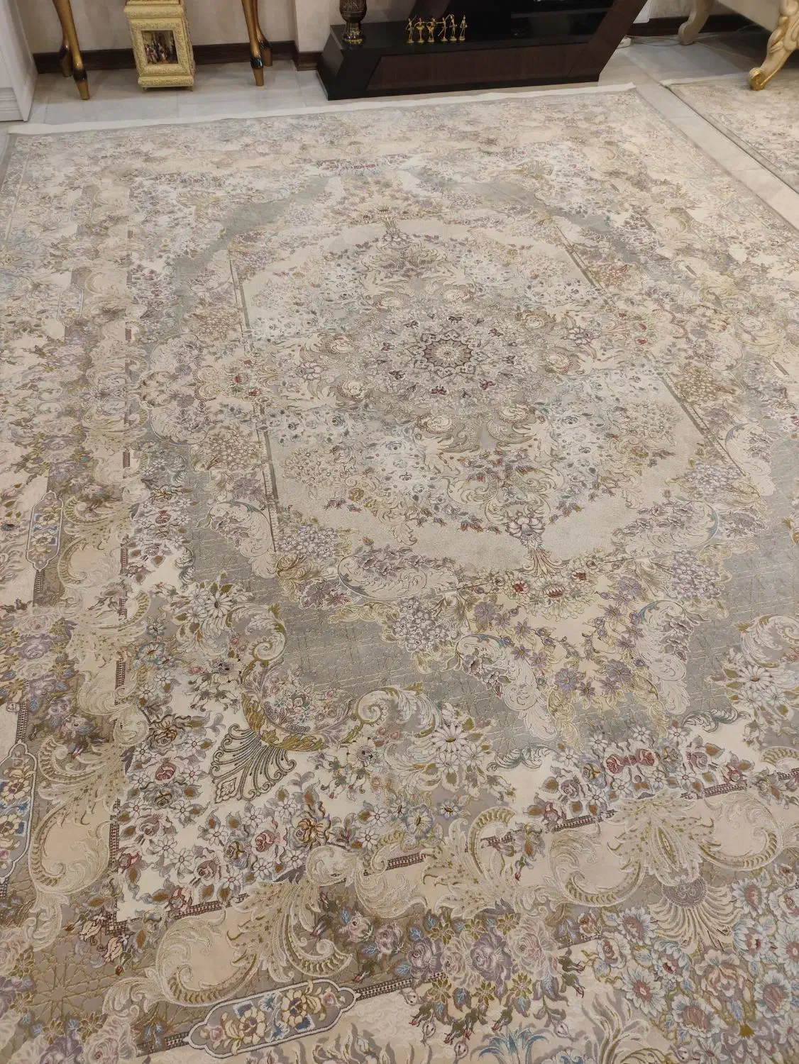 فرش ۱۲متری گل برجسته ۱۲۰۰شانه ۳۶۰۰تراکم|فرش|ری, ولی آباد|دیوار