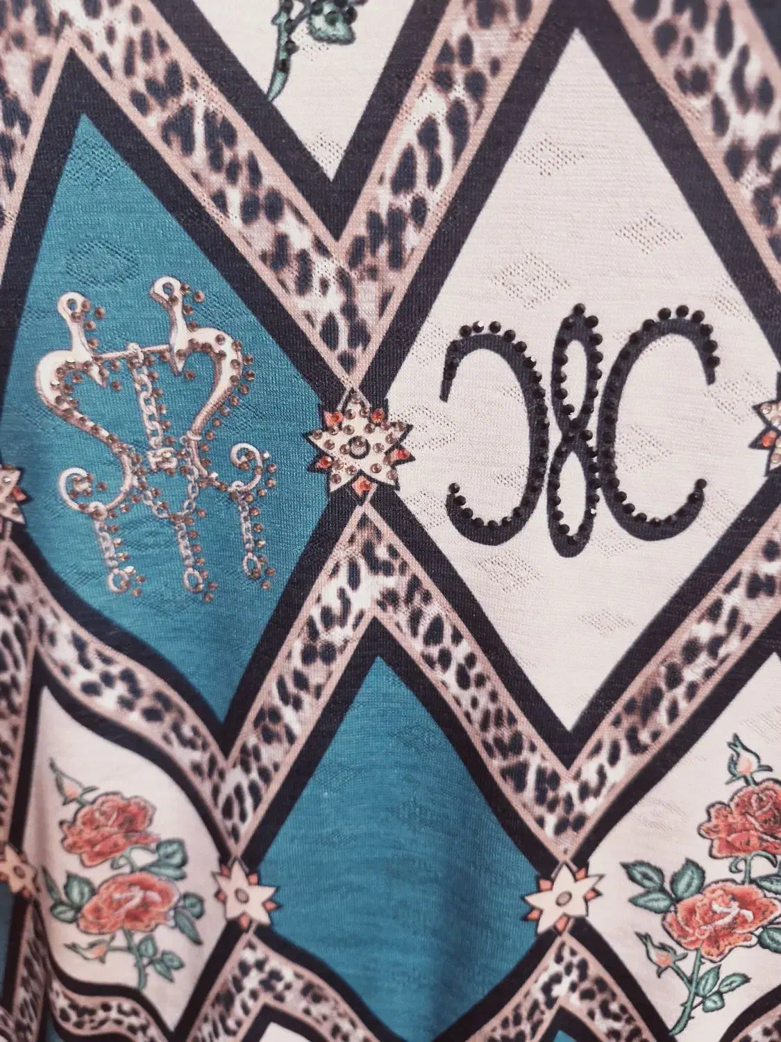 چند عدد شومیز مجلسی|لباس|مشهد, کوشش|دیوار