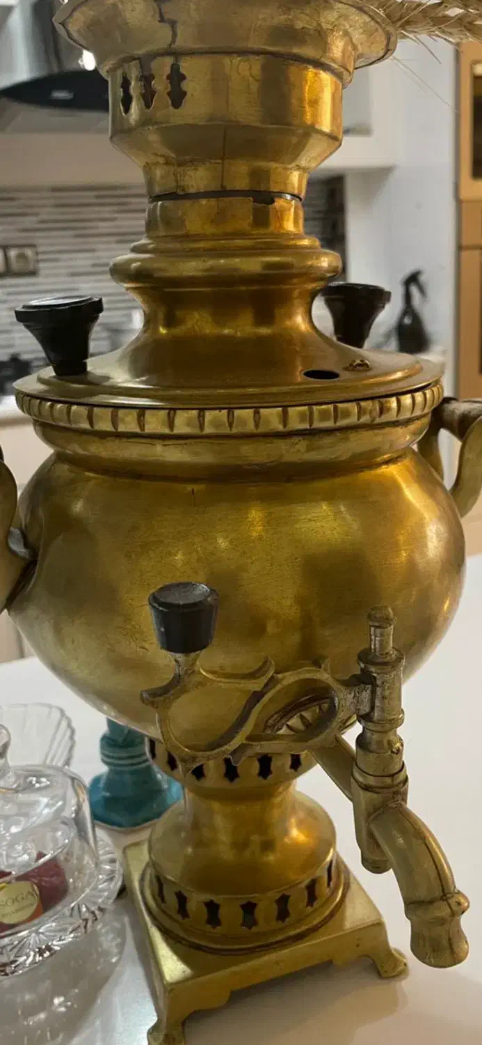 سماور زغالی عتیقه با نشان نیگالا|کلکسیون اشیاء عتیقه|خوی, |دیوار